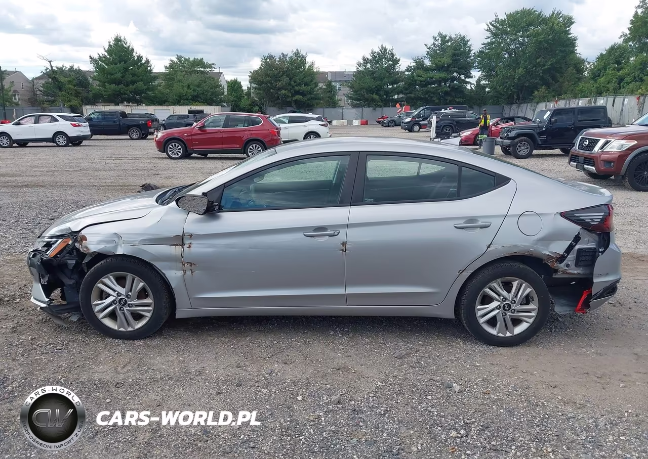 2020 Hyundai Elantra Sel VIN:5NPD84LF4LH555901 - 17