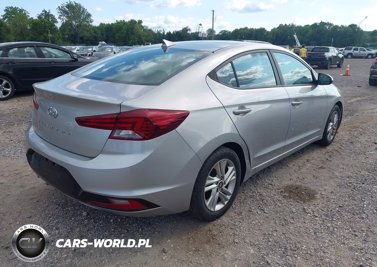 2020 Hyundai Elantra Sel VIN:5NPD84LF4LH555901 - 4