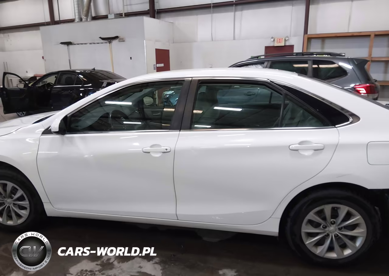 2015 Toyota Camry Le VIN:4T1BF1FK0FU492838 - 15