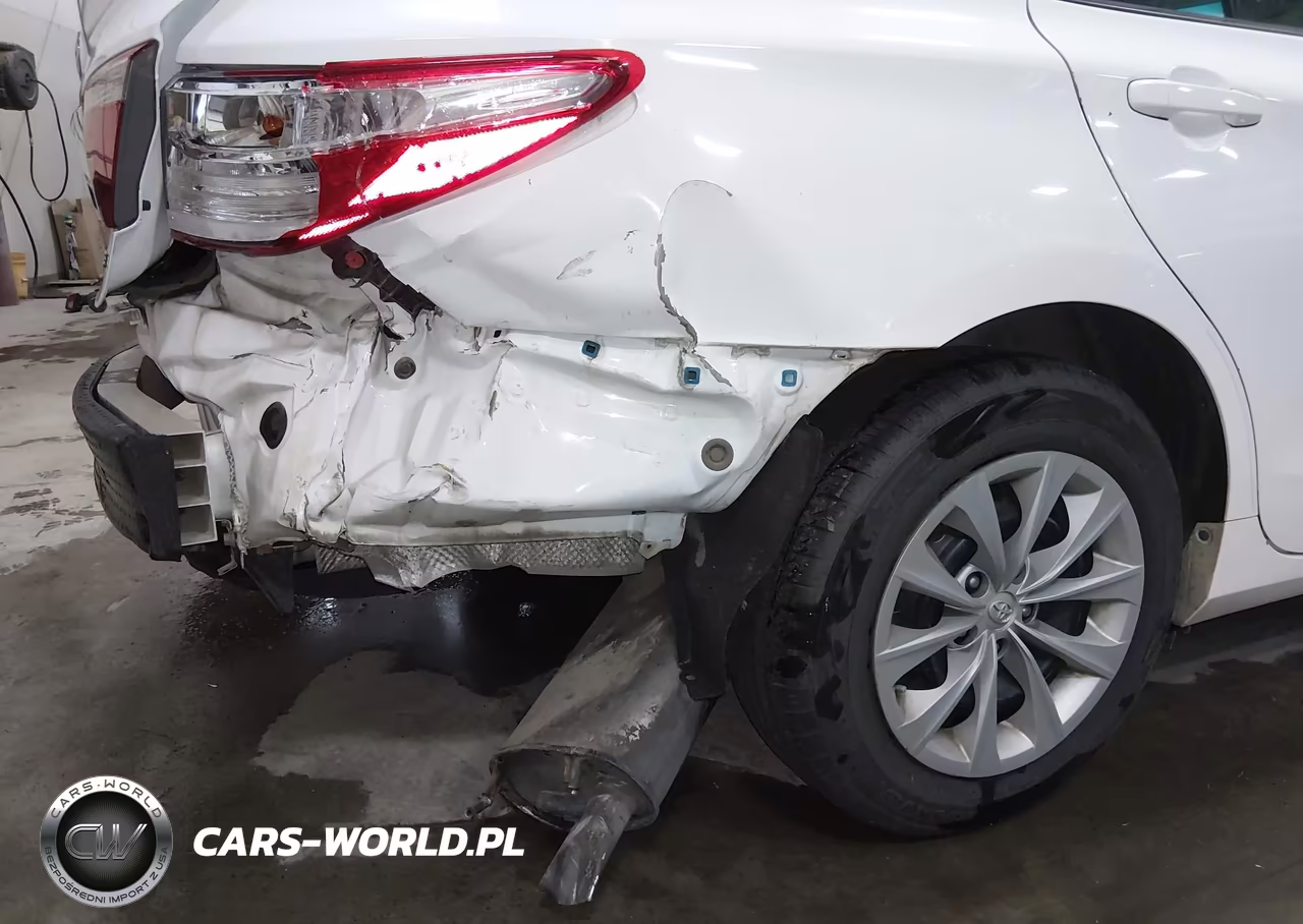 2015 Toyota Camry Le VIN:4T1BF1FK0FU492838 - 18