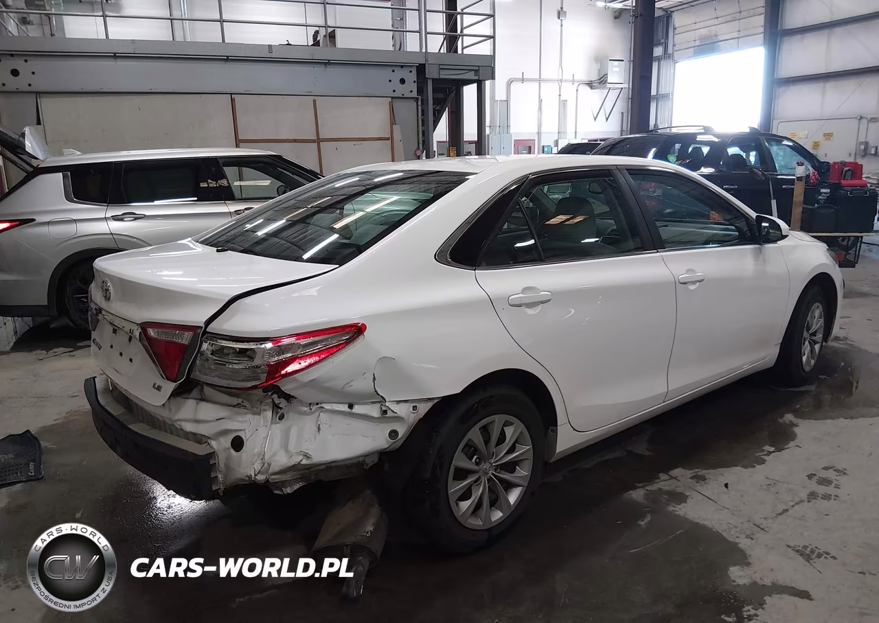 2015 Toyota Camry Le VIN:4T1BF1FK0FU492838 - 4