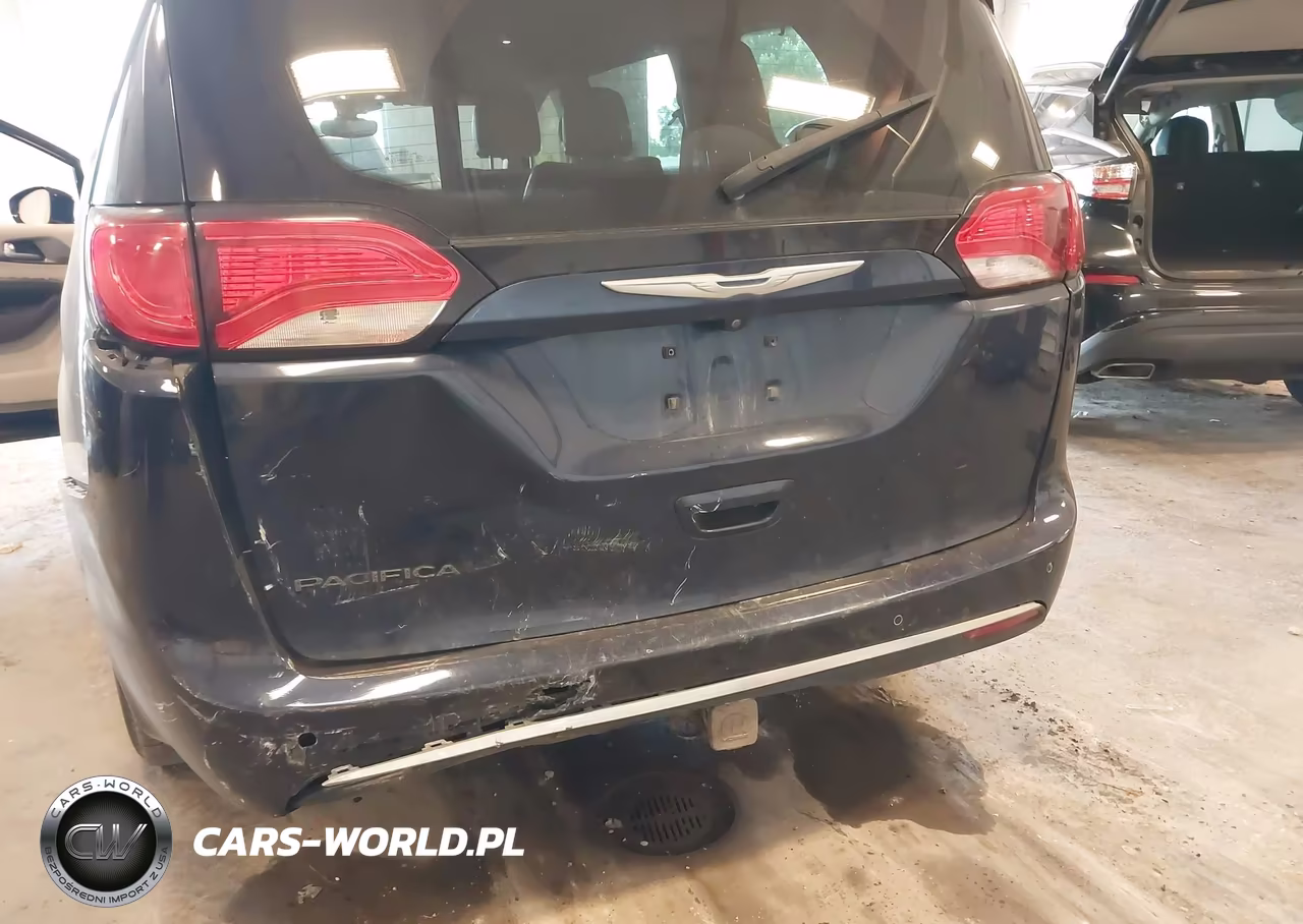 2017 Chrysler Pacifica Touring-L VIN:2C4RC1BG7HR823573 - 6