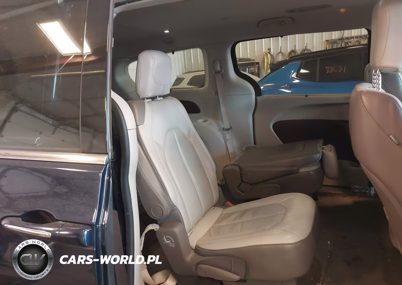 2017 Chrysler Pacifica Touring-L VIN:2C4RC1BG7HR823573 - 8