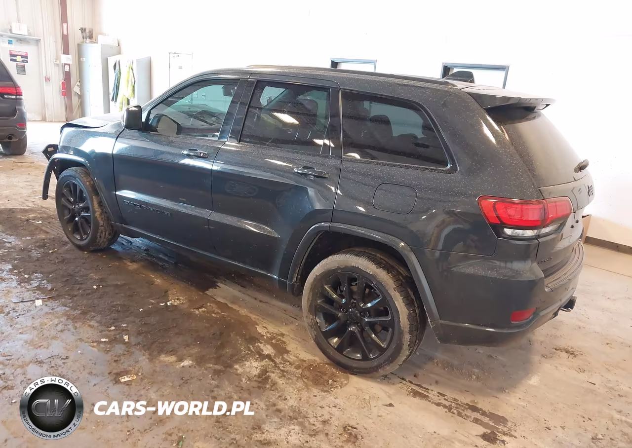 2018 Jeep Grand Cherokee Altitude 4X4 VIN:1C4RJFAG7JC156488 - 3