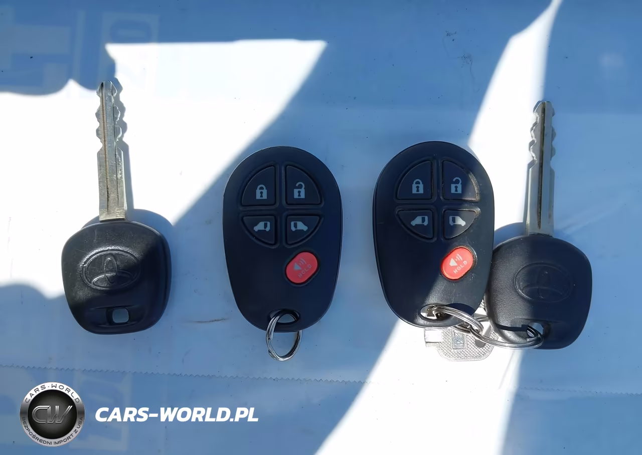 2019 Toyota Sienna Le 8 Passenger VIN:5TDKZ3DC3KS016052 - 11