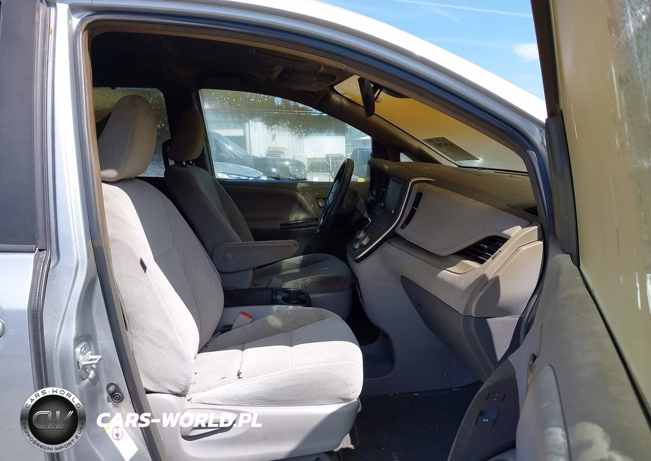 2019 Toyota Sienna Le 8 Passenger VIN:5TDKZ3DC3KS016052 - 12
