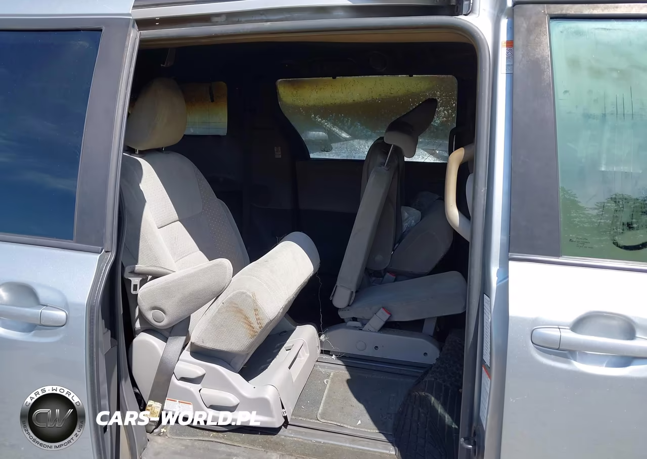 2019 Toyota Sienna Le 8 Passenger VIN:5TDKZ3DC3KS016052 - 13
