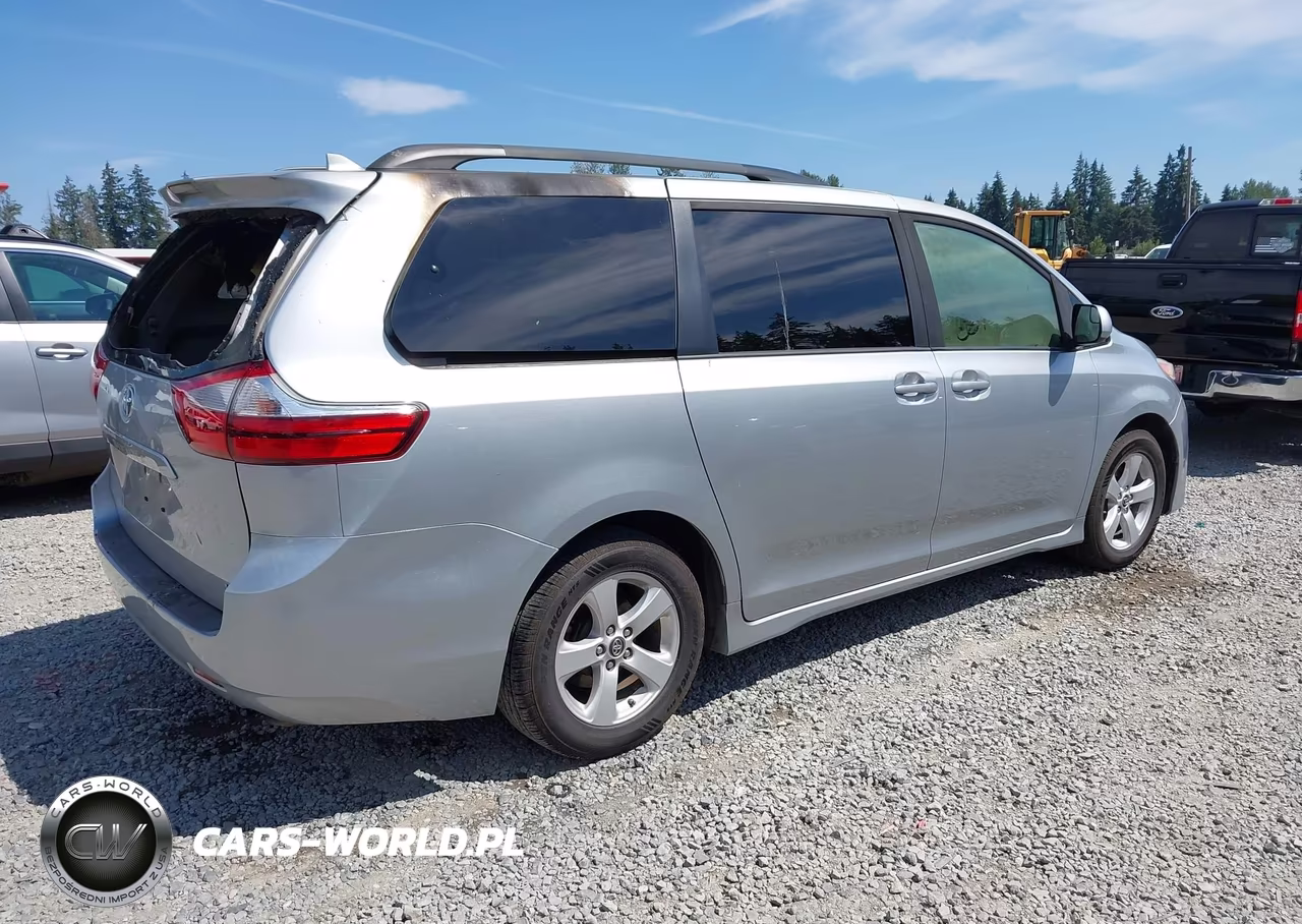 2019 Toyota Sienna Le 8 Passenger VIN:5TDKZ3DC3KS016052 - 4