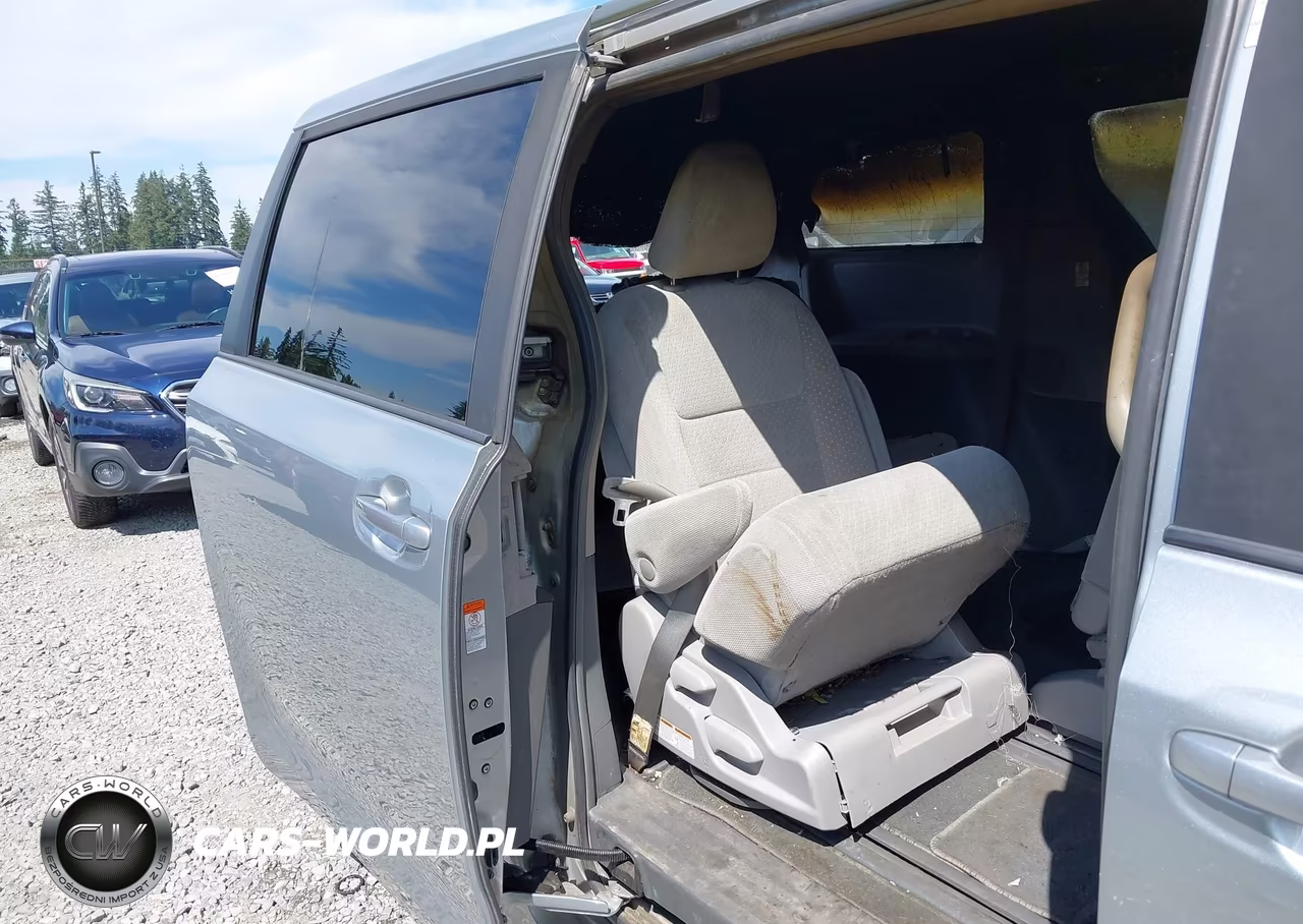2019 Toyota Sienna Le 8 Passenger VIN:5TDKZ3DC3KS016052 - 5