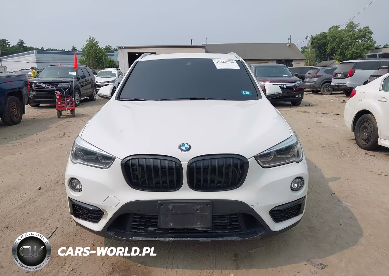 2018 BMW X1 xDrive28I VIN:WBXHT3C37J5L31571 - 12