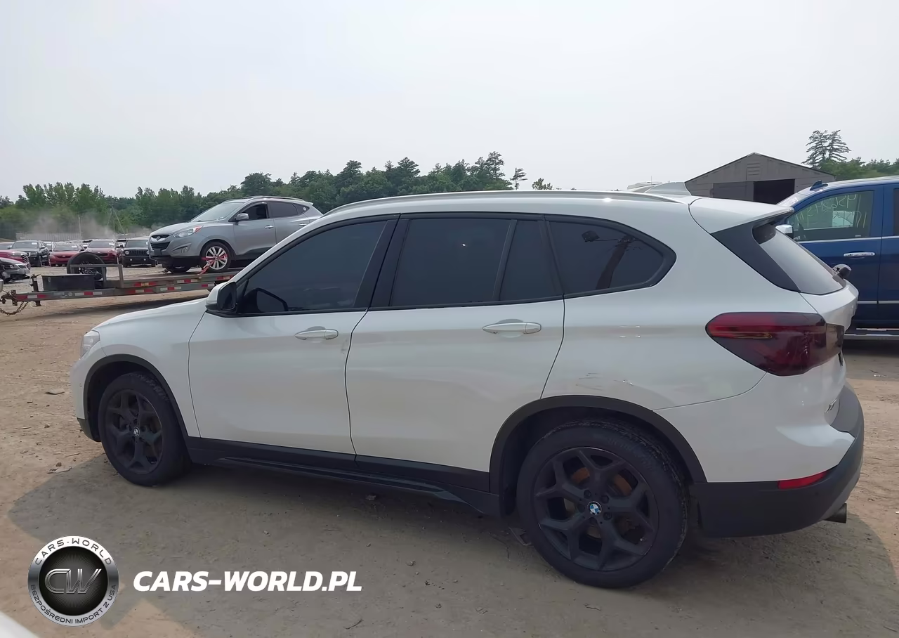2018 BMW X1 xDrive28I VIN:WBXHT3C37J5L31571 - 14