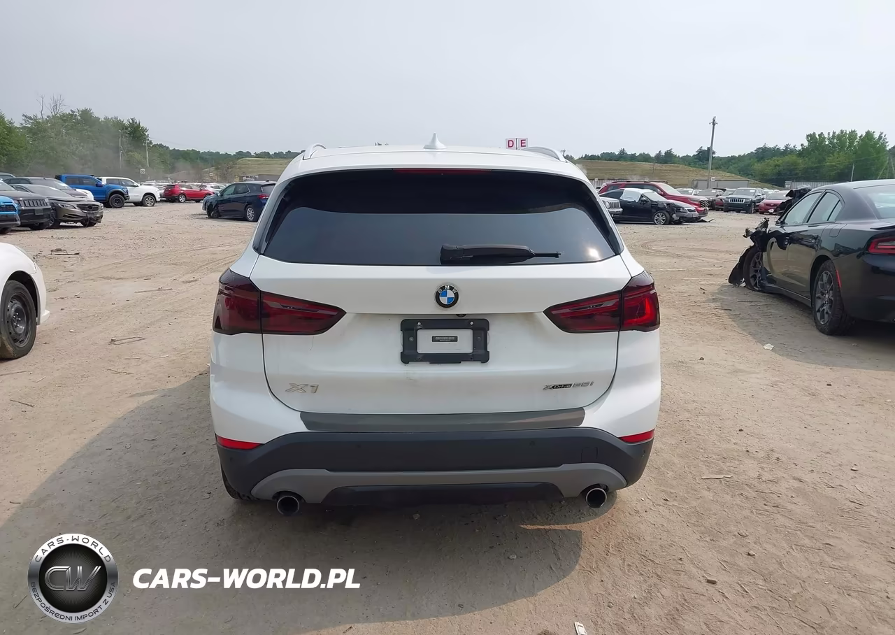 2018 BMW X1 xDrive28I VIN:WBXHT3C37J5L31571 - 16