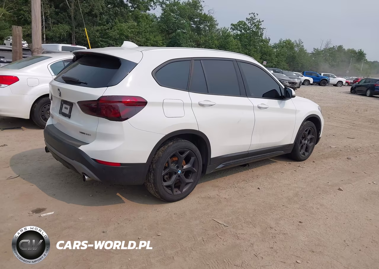 2018 BMW X1 xDrive28I VIN:WBXHT3C37J5L31571 - 4