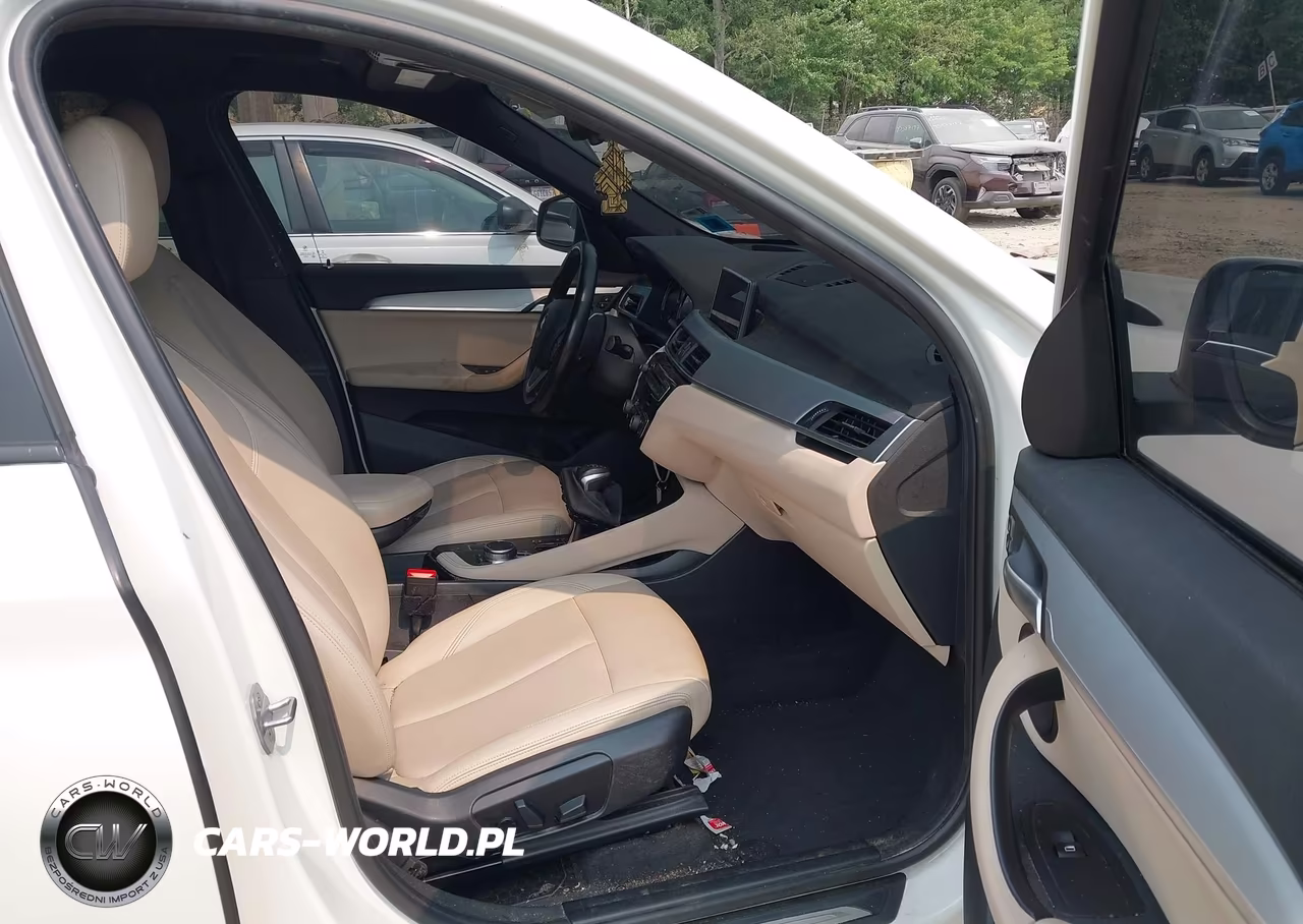 2018 BMW X1 xDrive28I VIN:WBXHT3C37J5L31571 - 5