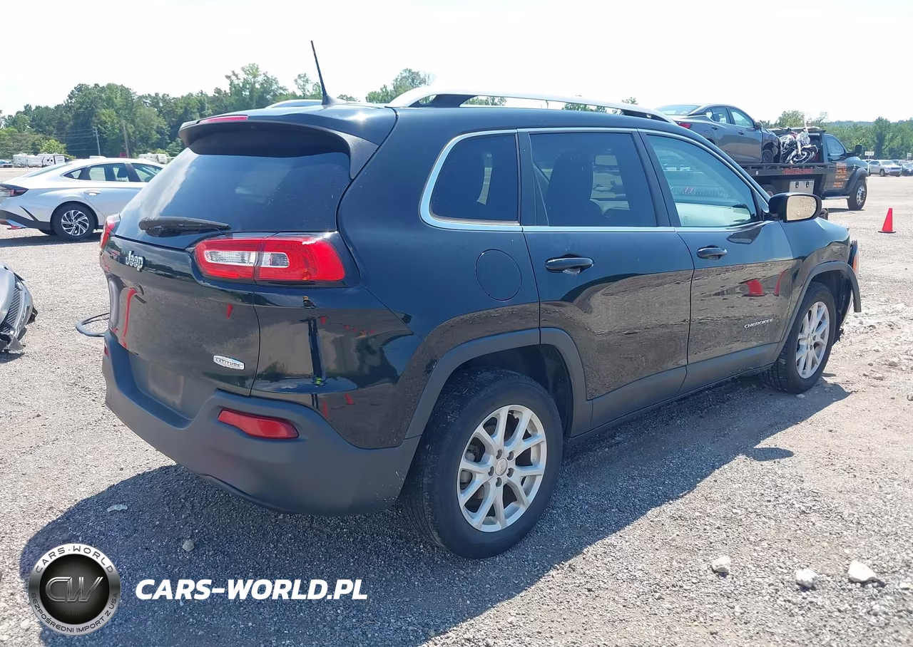 2018 Jeep Cherokee Latitude Fwd VIN:1C4PJLCBXJD587375 - 4