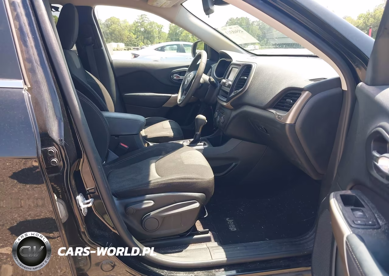 2018 Jeep Cherokee Latitude Fwd VIN:1C4PJLCBXJD587375 - 5