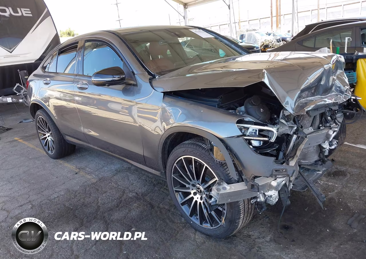 2021 Mercedes-Benz Glc 300 Coupe 4Matic – zdjęcie 1 z 17