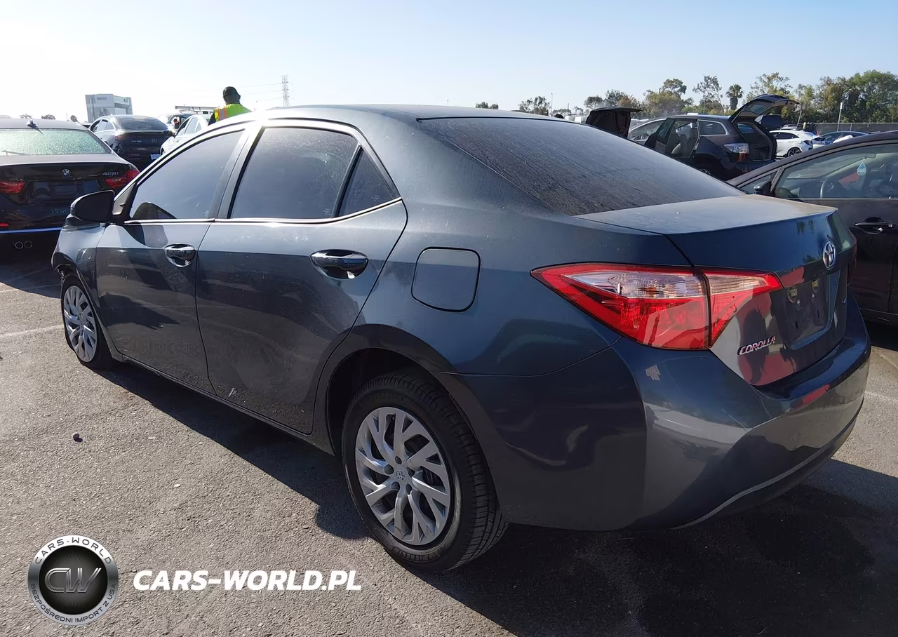 2017 Toyota Corolla Le VIN:5YFBURHE4HP644734 - 3