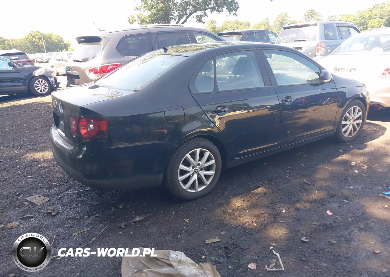 2010 Volkswagen Jetta Limited Edition VIN:3VWRZ7AJ0AM121703 - 4