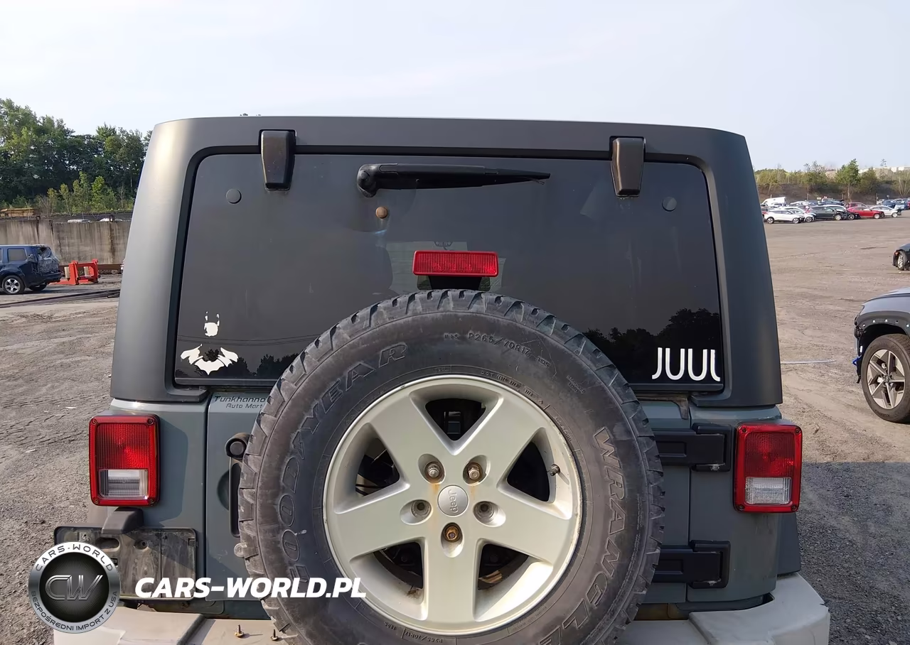 2015 Jeep Wrangler Unlimited Sport VIN:1C4BJWDG0FL536468 - 16