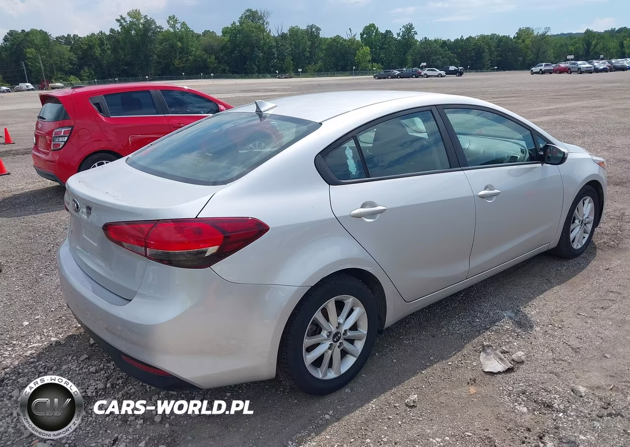 2017 Kia Forte Lx VIN:3KPFL4A77HE132986 - 4
