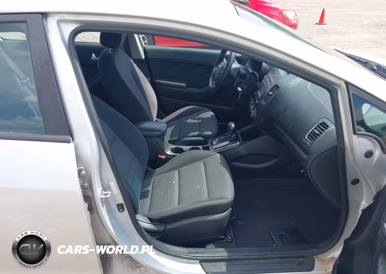 2017 Kia Forte Lx VIN:3KPFL4A77HE132986 - 5