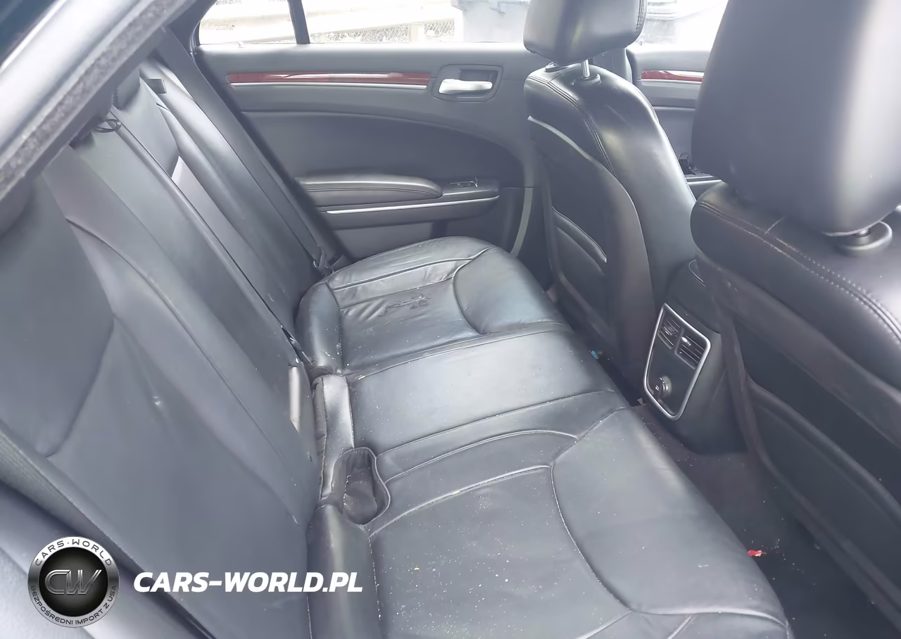 2013 Chrysler 300 Motown VIN:2C3CCAAG6DH538133 - 8