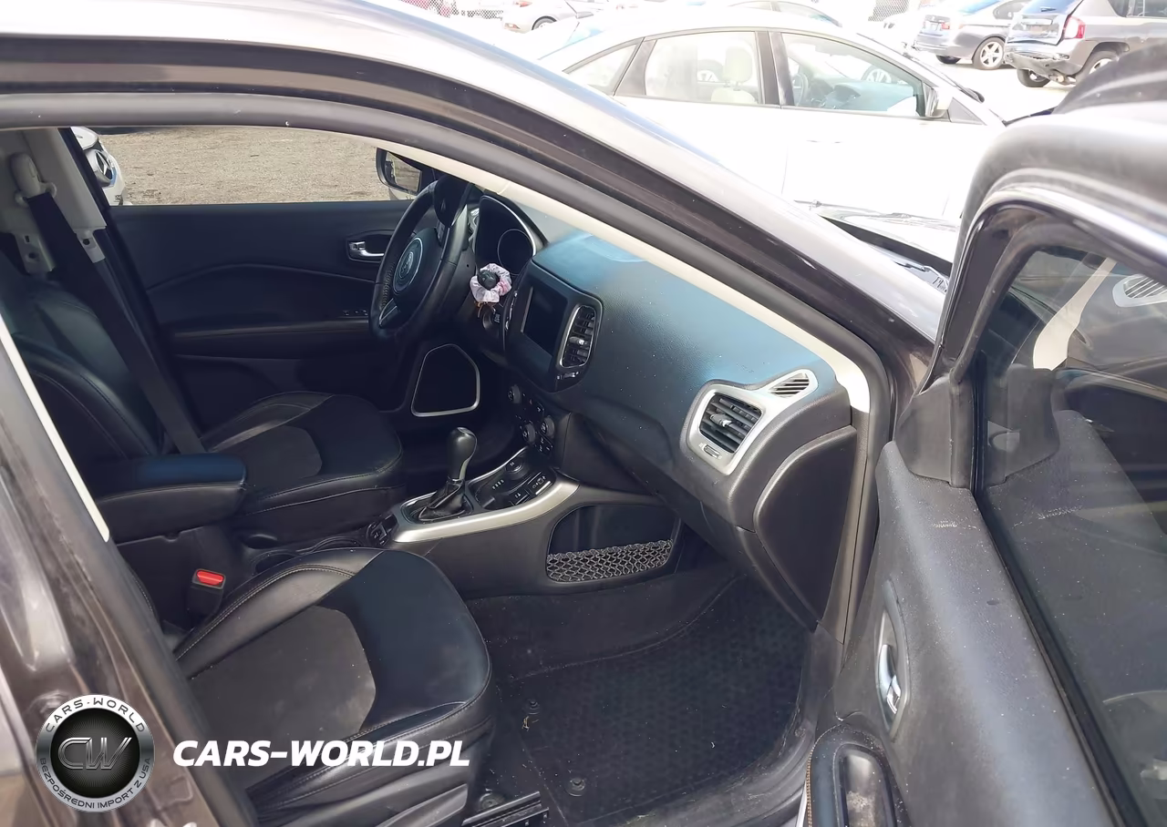 2019 Jeep Compass Latitude 4X4 VIN:3C4NJDBBXKT678852 - 5