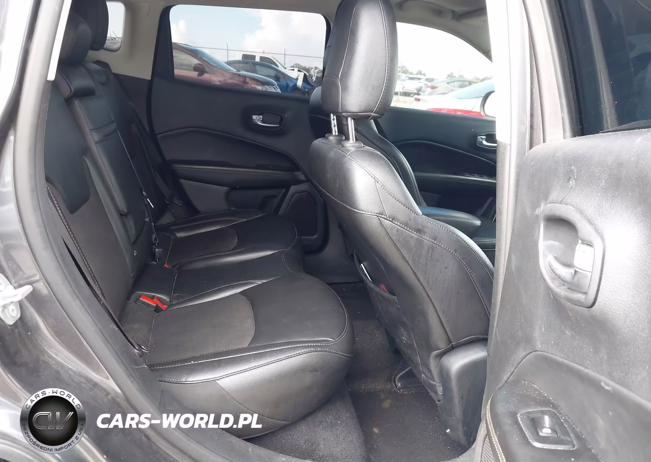 2019 Jeep Compass Latitude 4X4 VIN:3C4NJDBBXKT678852 - 8