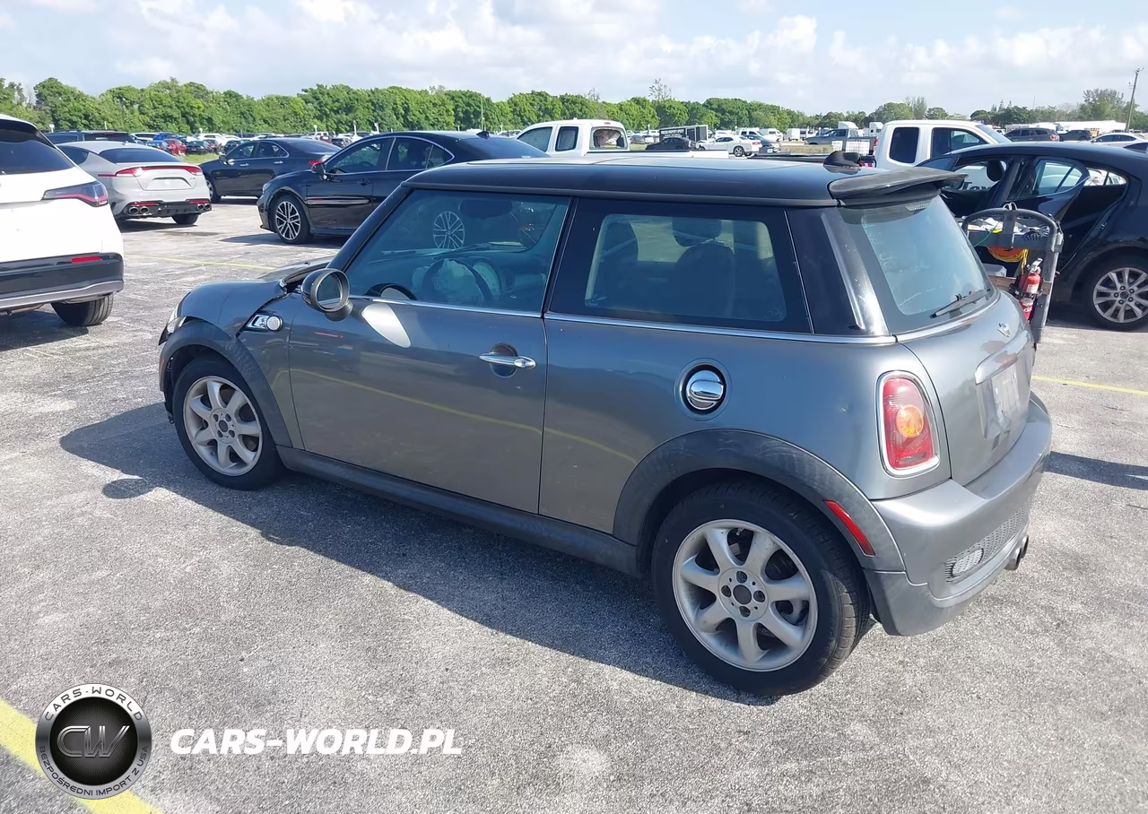 2010 Mini Cooper S VIN:WMWMF7C58ATW89394 - 3
