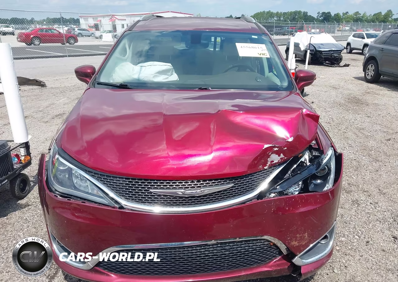 2017 Chrysler Pacifica Touring-L Plus VIN:2C4RC1EG4HR543590 - 12