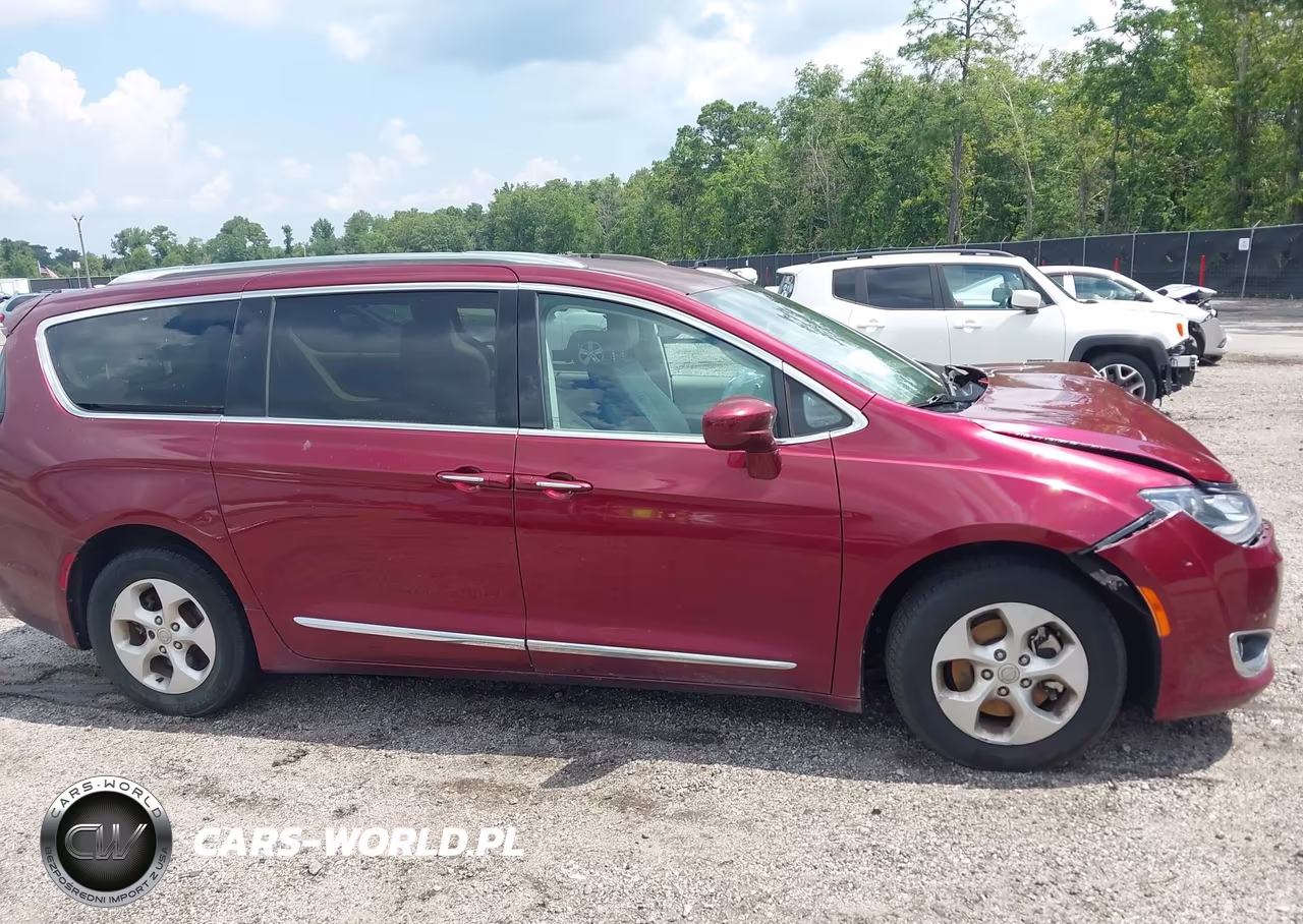 2017 Chrysler Pacifica Touring-L Plus VIN:2C4RC1EG4HR543590 - 13