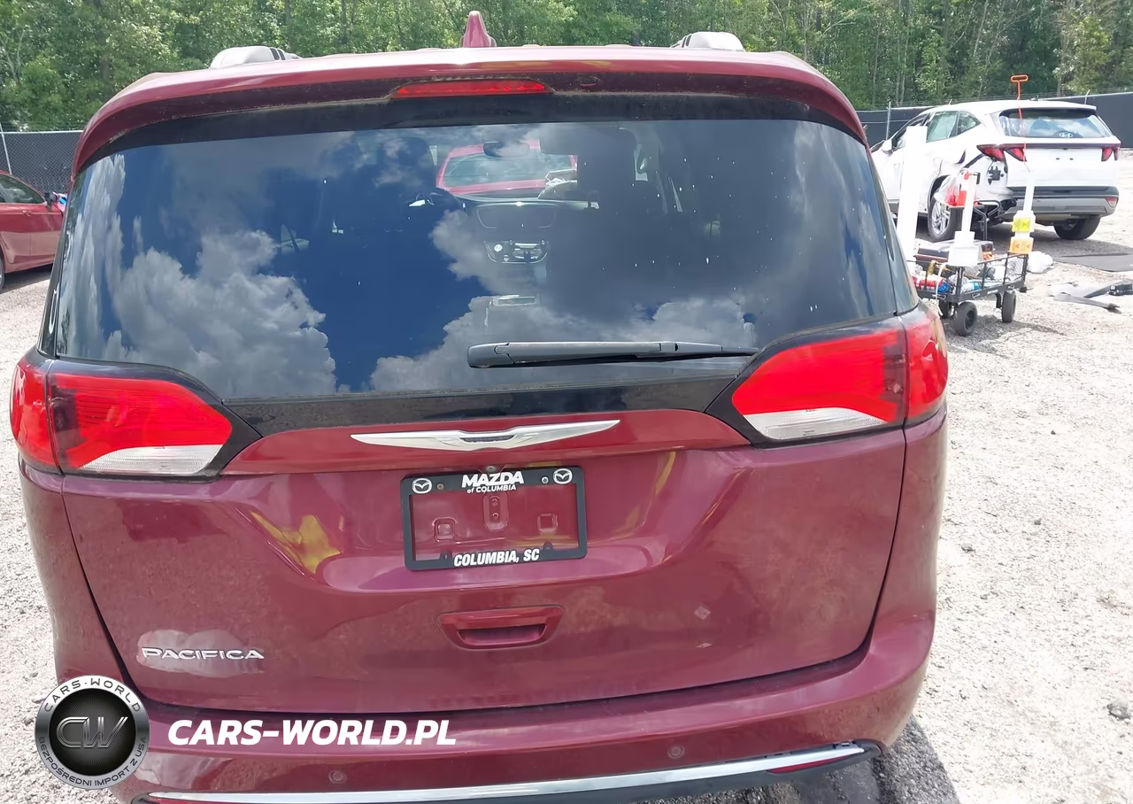 2017 Chrysler Pacifica Touring-L Plus VIN:2C4RC1EG4HR543590 - 16