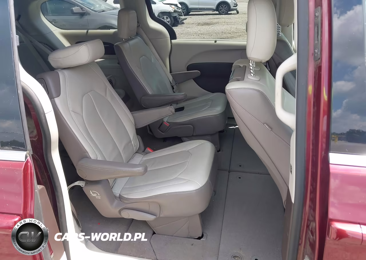 2017 Chrysler Pacifica Touring-L Plus VIN:2C4RC1EG4HR543590 - 8
