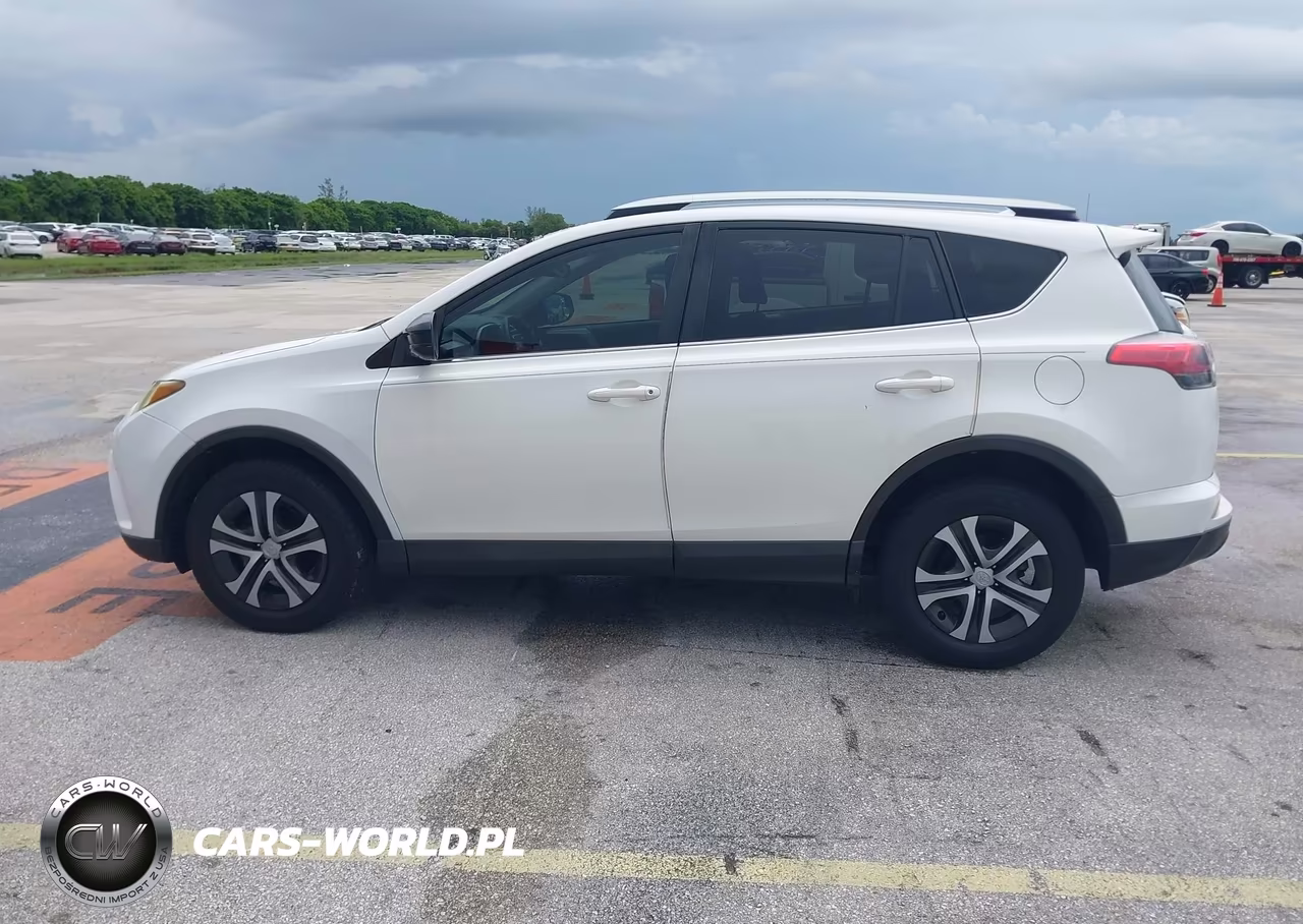2018 Toyota Rav4 Le VIN:JTMZFREVXJJ152121 - 14