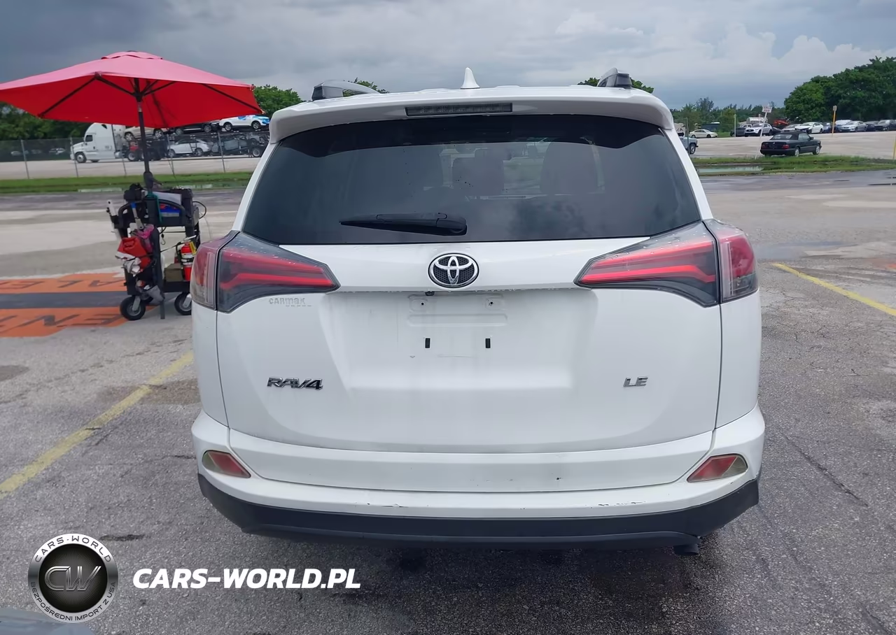 2018 Toyota Rav4 Le VIN:JTMZFREVXJJ152121 - 16
