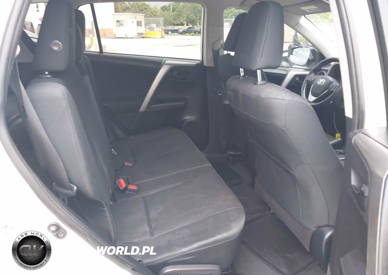 2018 Toyota Rav4 Le VIN:JTMZFREVXJJ152121 - 8