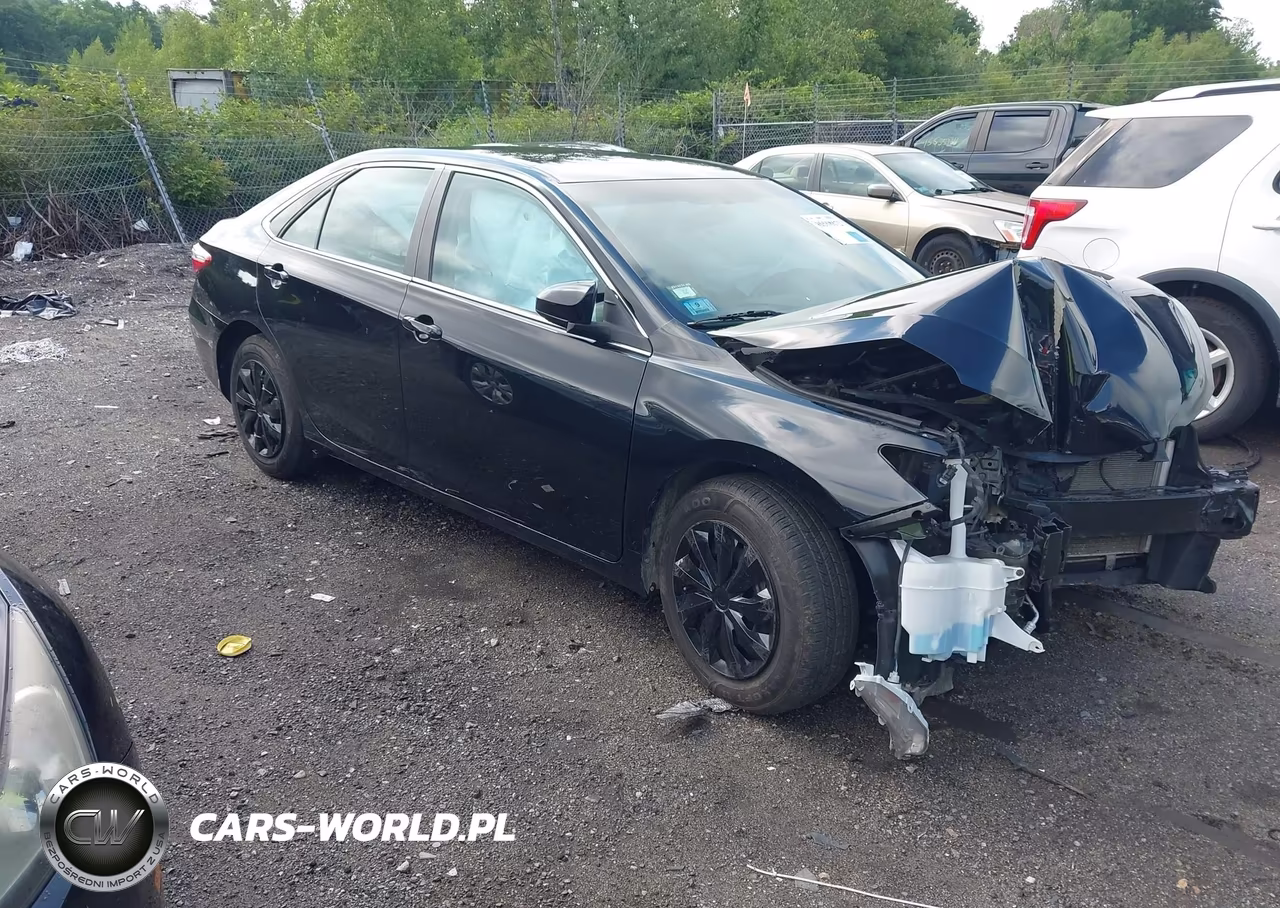 2016 Toyota Camry Le – zdjęcie 1 z 16