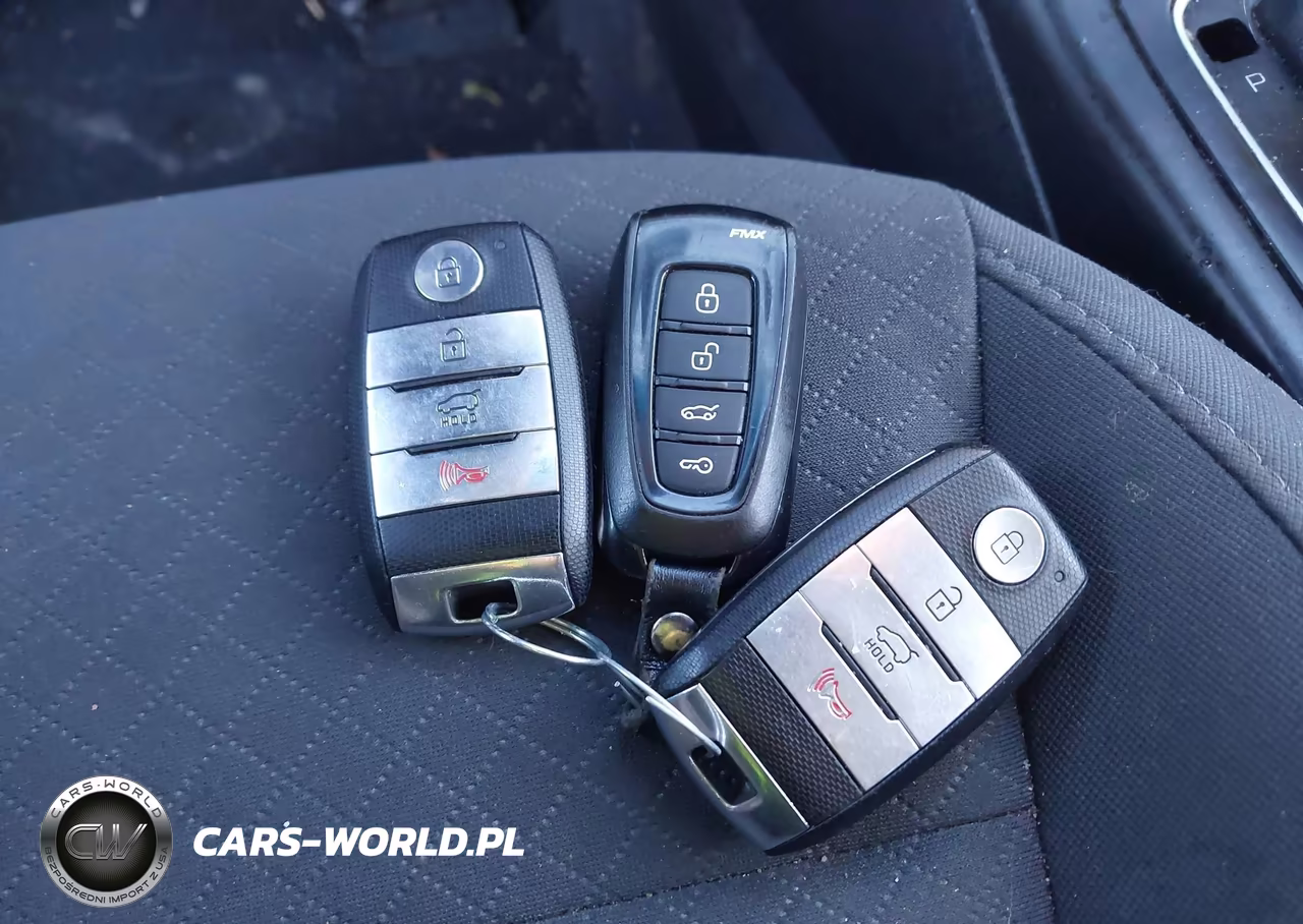2020 Kia Sorento 3.3L S VIN:5XYPGDA50LG646052 - 11
