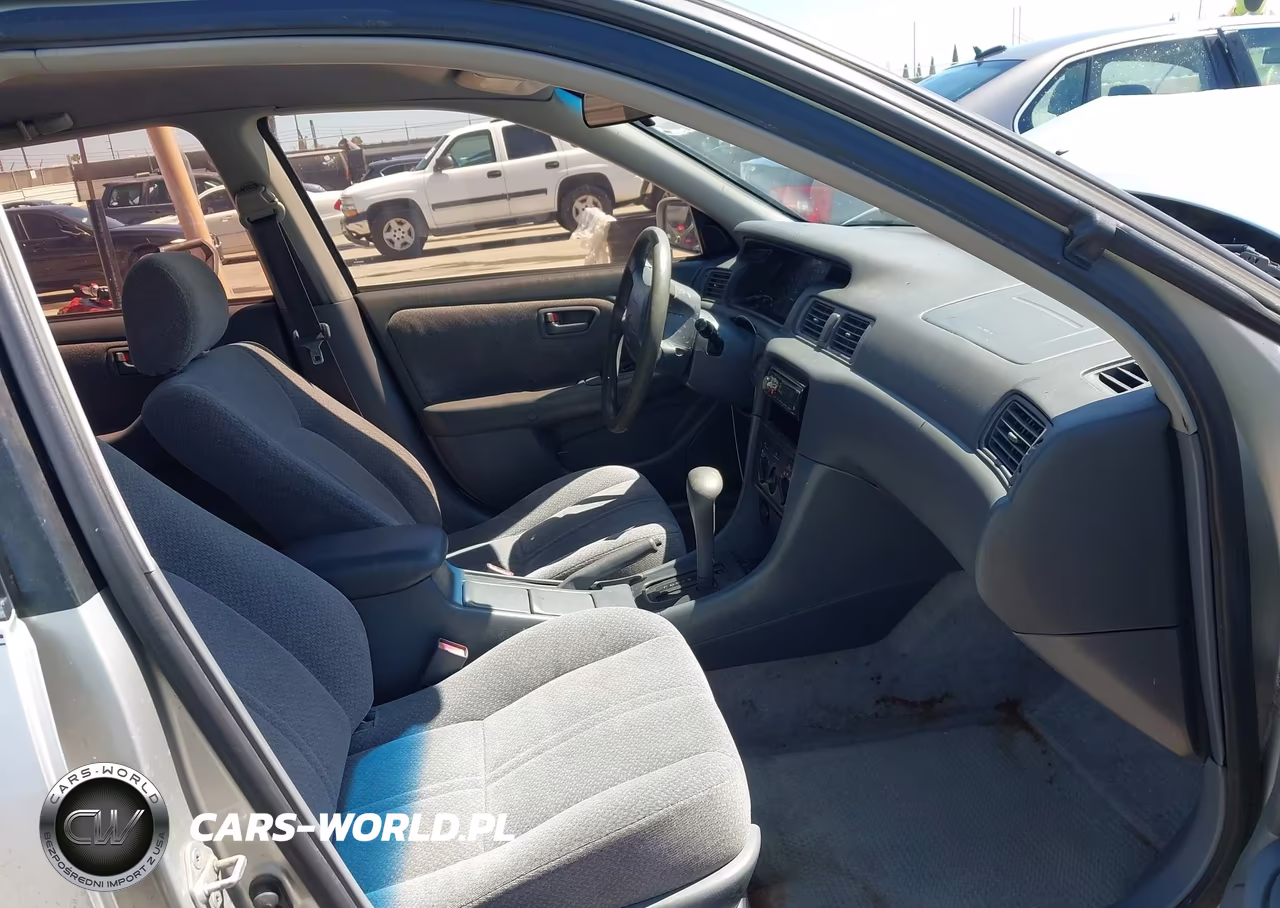 2000 Toyota Camry Le VIN:JT2BG22K9Y0383309 - 5