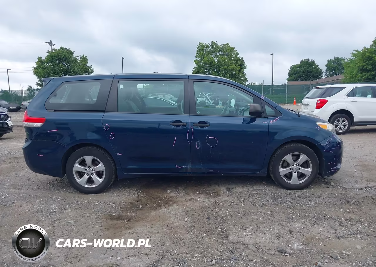 2011 Toyota Sienna Base V6 VIN:5TDZK3DC1BS068055 - 12