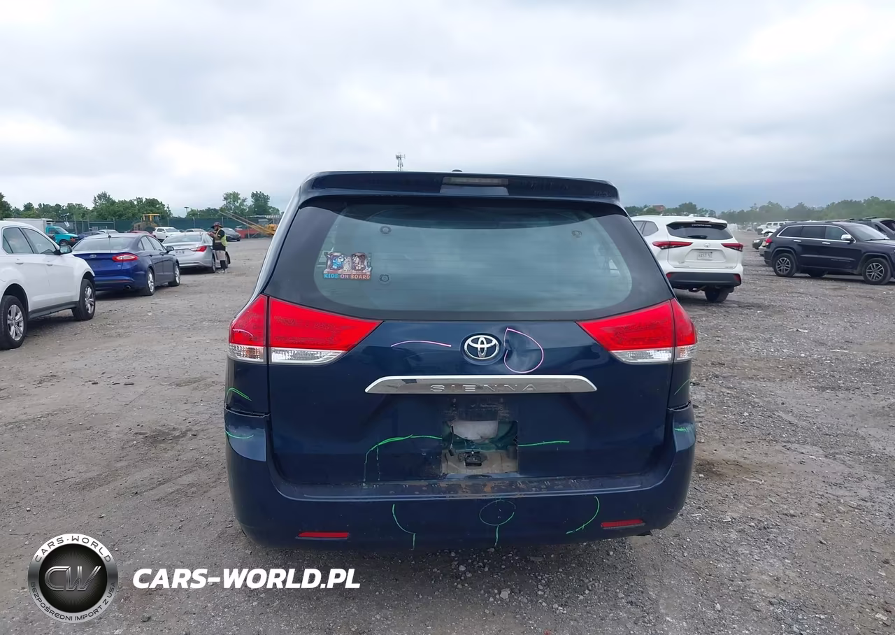 2011 Toyota Sienna Base V6 VIN:5TDZK3DC1BS068055 - 15