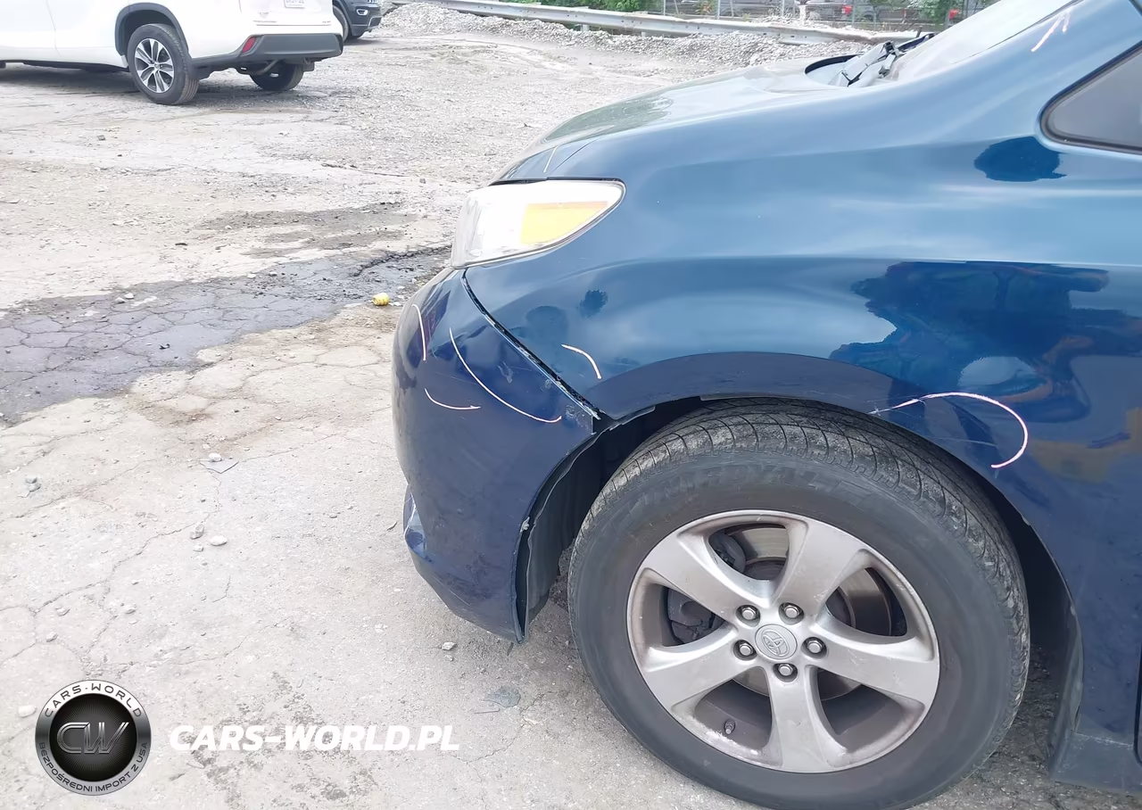 2011 Toyota Sienna Base V6 VIN:5TDZK3DC1BS068055 - 6