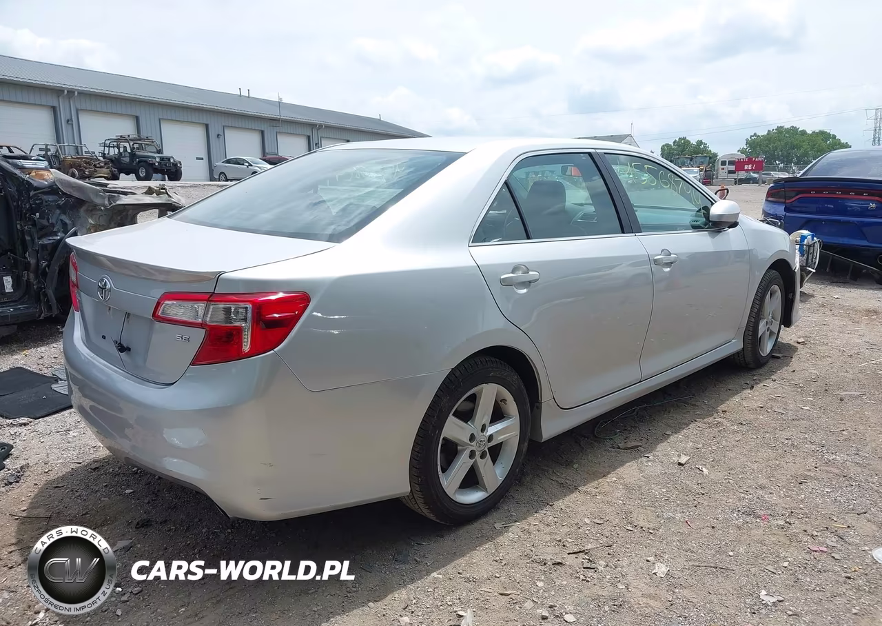 2014 Toyota Camry Se VIN:4T1BF1FK5EU334591 - 4