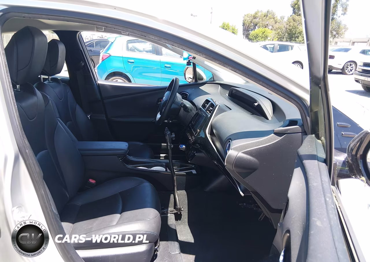 2016 Toyota Prius Three Touring VIN:JTDKARFU7G3008058 - 5