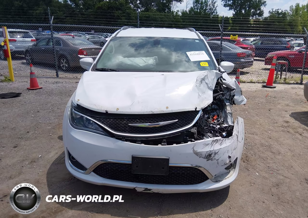 2018 Chrysler Pacifica Touring L Plus VIN:2C4RC1EG2JR144490 - 12