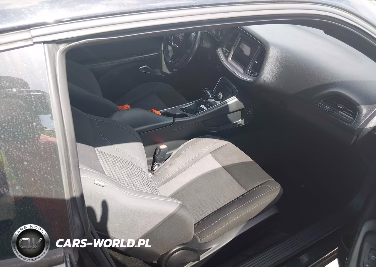 2018 Dodge Challenger Sxt VIN:2C3CDZAG7JH321679 - 5