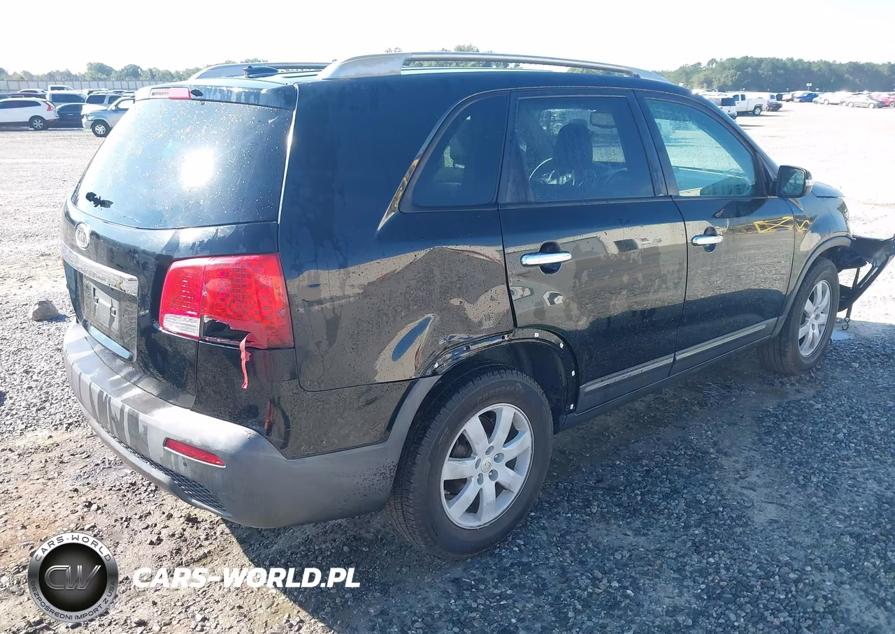 2011 Kia Sorento Lx VIN:5XYKT4A18BG005149 - 4