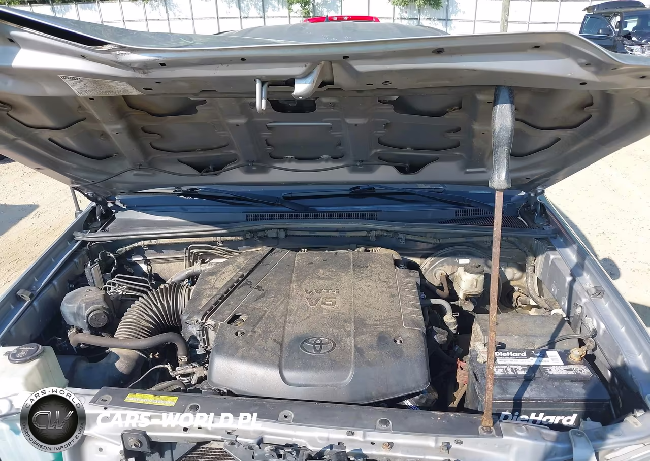 2015 Toyota Tacoma Base V6 VIN:3TMLU4EN7FM174702 - 10
