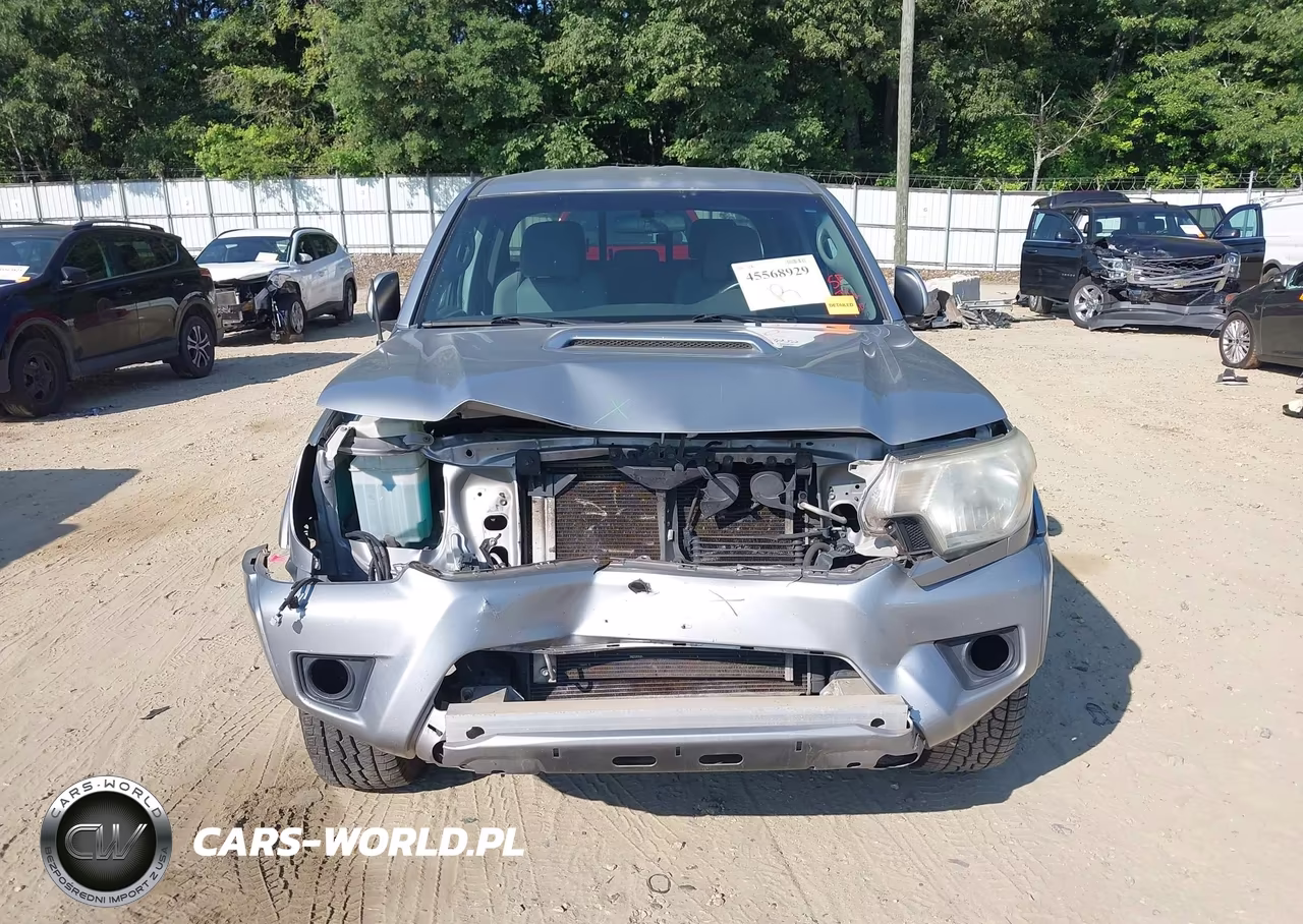 2015 Toyota Tacoma Base V6 VIN:3TMLU4EN7FM174702 - 13